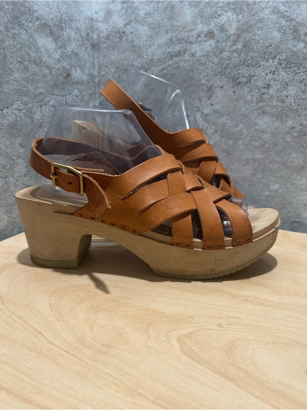 Zuzii vegan tan sandals with woven leather women’s size 40